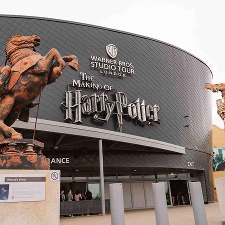 Wizarding Retreat: Ensuite Master Near Harry Potter Studios Watford  Exterior photo