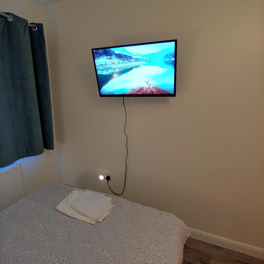 Wizarding Retreat: Ensuite Master Near Harry Potter Studios Watford  Exterior photo