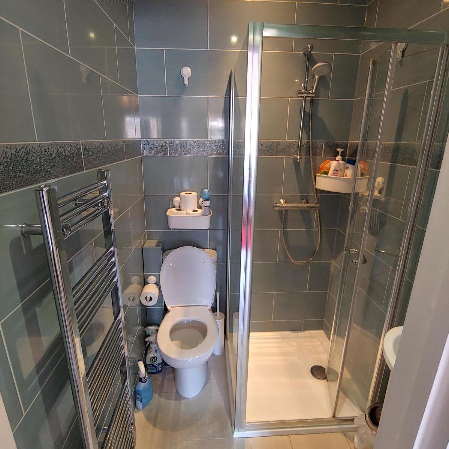 Wizarding Retreat: Ensuite Master Near Harry Potter Studios Watford  Exterior photo