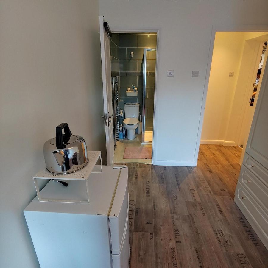 Wizarding Retreat: Ensuite Master Near Harry Potter Studios Watford  Exterior photo