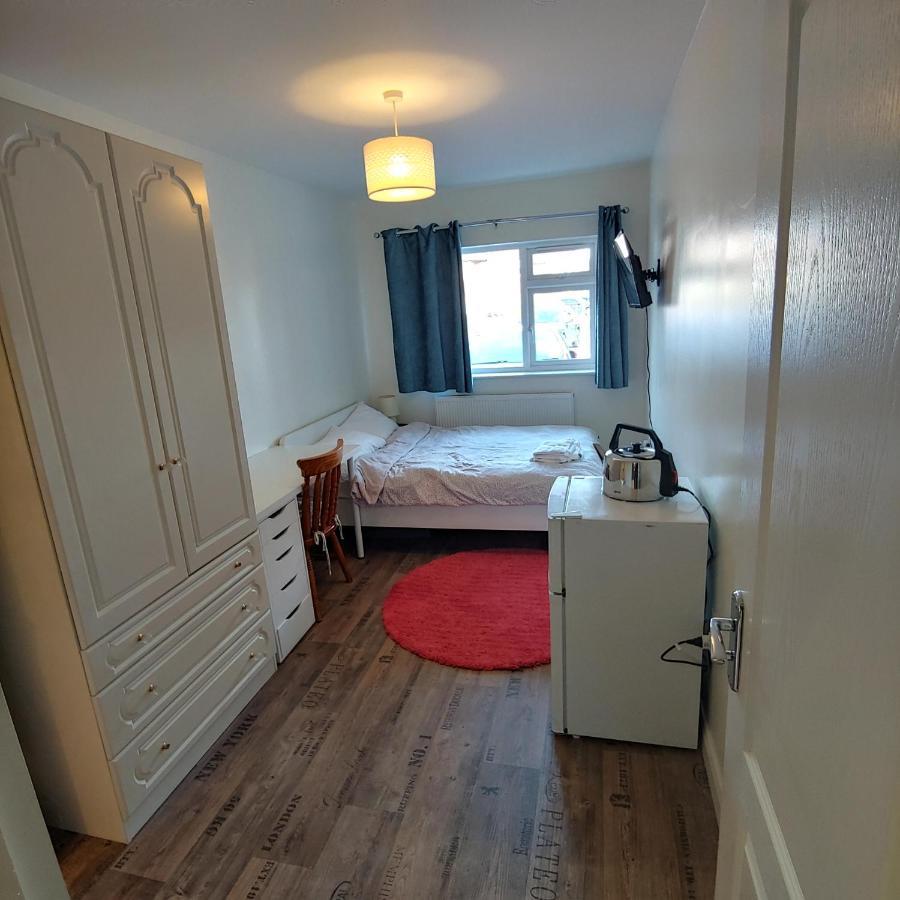 Wizarding Retreat: Ensuite Master Near Harry Potter Studios Watford  Exterior photo