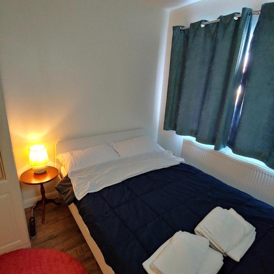 Wizarding Retreat: Ensuite Master Near Harry Potter Studios Watford  Exterior photo