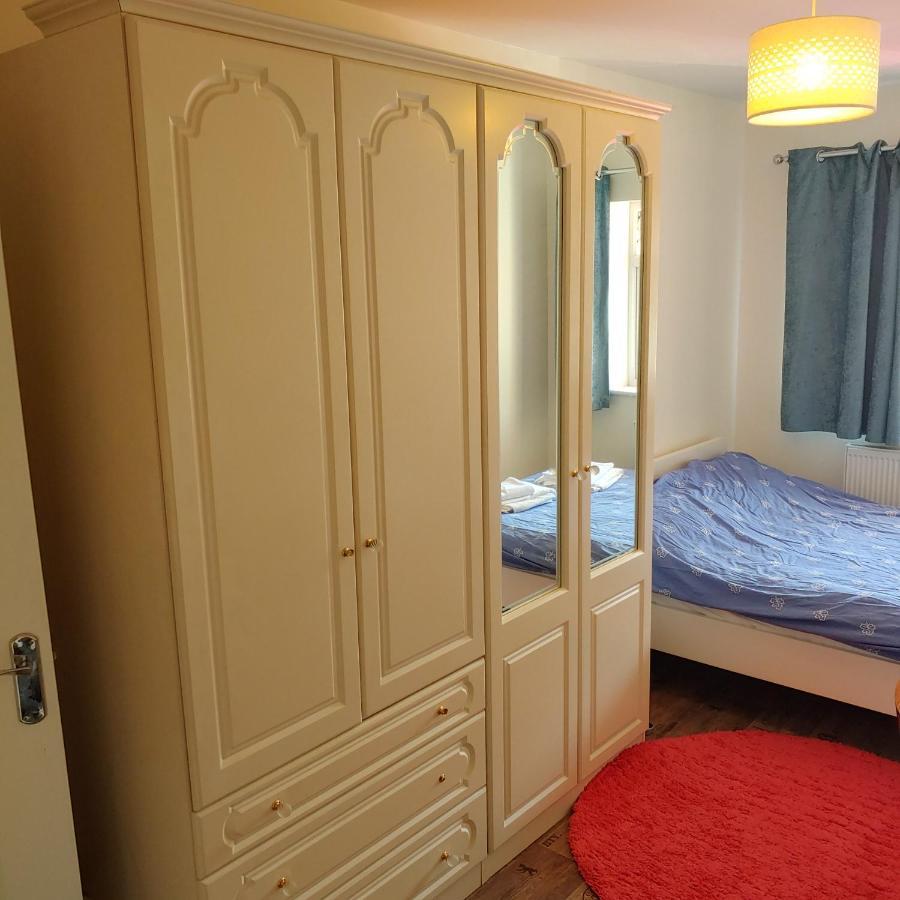 Wizarding Retreat: Ensuite Master Near Harry Potter Studios Watford  Exterior photo